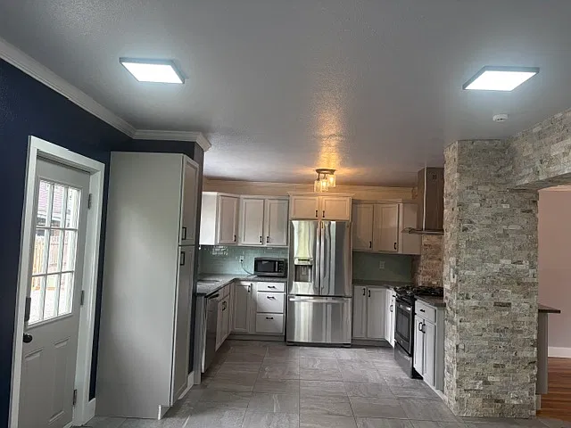 3 bed, 1434 sqft, $3,200 — Photo 2