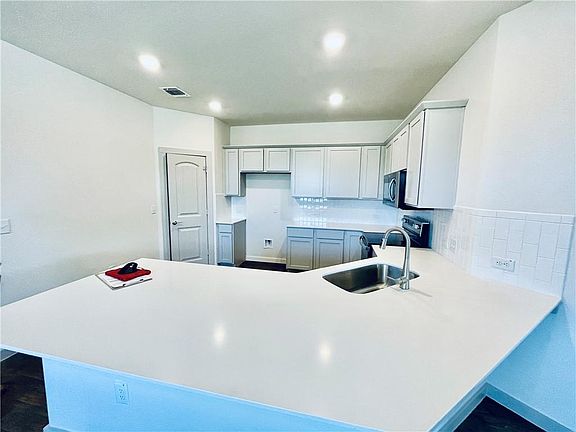 3rd image of 13009 Kearns Dr