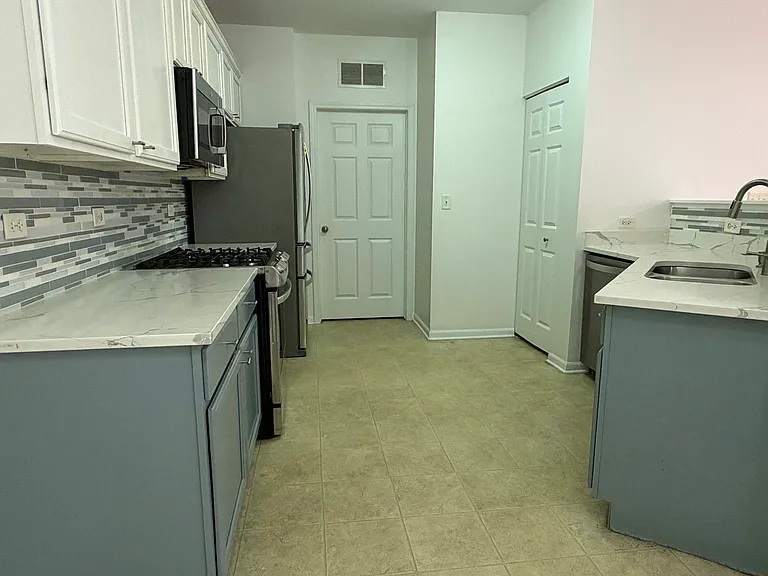 10215 Camden Ln #H — Photo 4