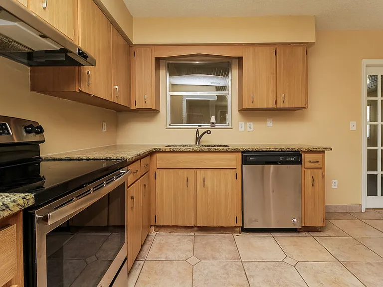 3341 Sky St — Photo 8