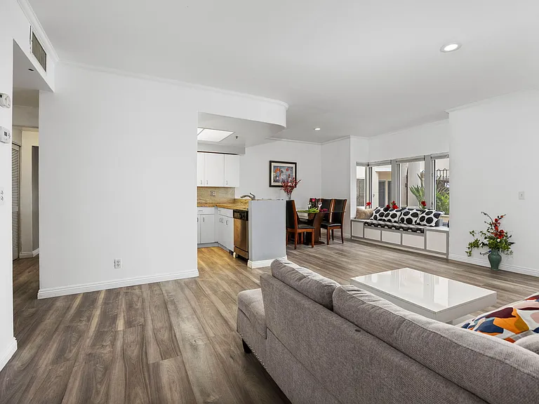 620 State St #123 — Photo 2