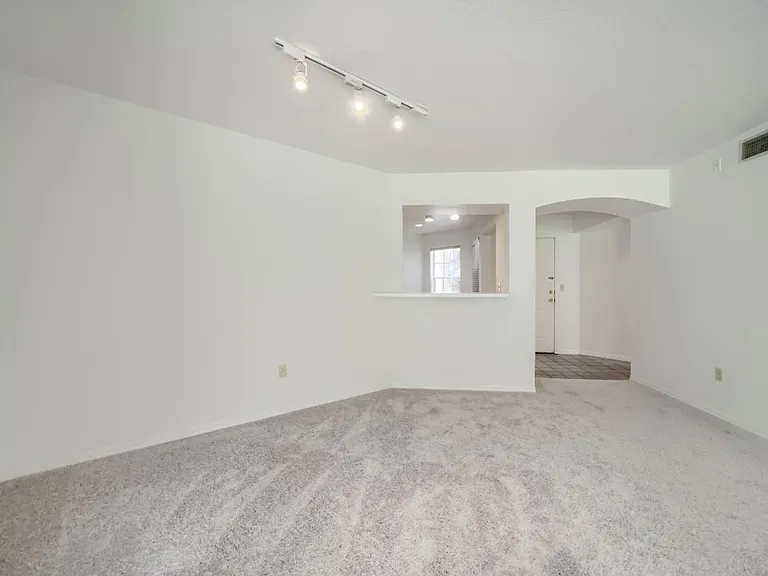 7270 Westpointe Blvd #910 — Photo 12