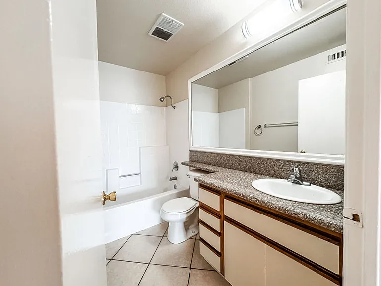 Alcantara Home Apts — Photo 58