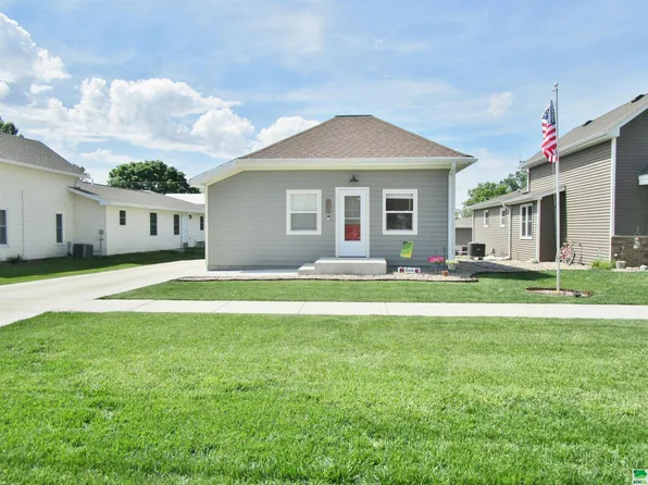 506 W 3rd St, Ponca, NE 68770