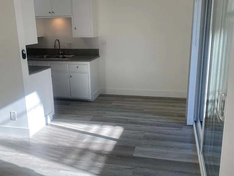 1502 Wellesley Ave — Photo 6