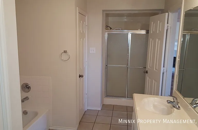 1002 Oshkosh Ave — Photo 23