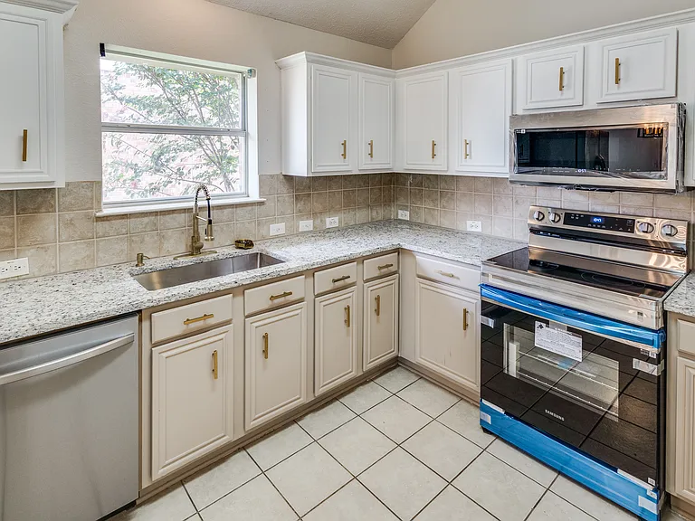 7046 Saint Augustine Dr — Photo 23