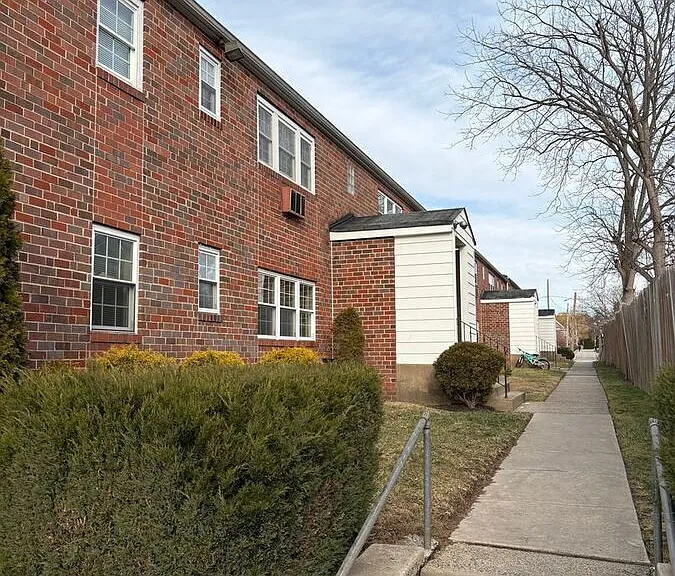 210 Trinity Ave #B5 — Photo 1
