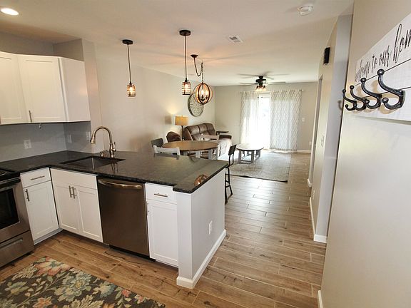 5th image of 1360 Hunters Rd APT D