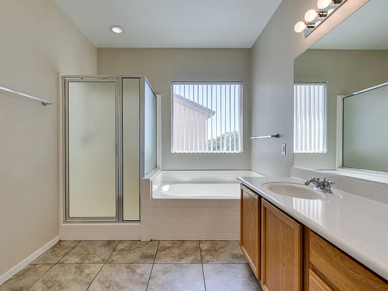 2925 Dowitcher Ave — Photo 32