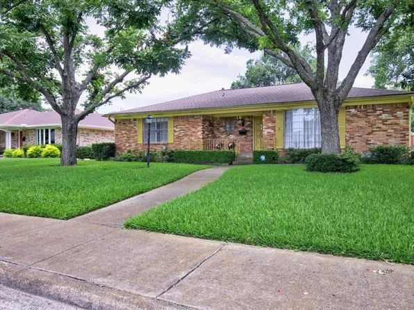2210 Babalos Ln, Dallas, TX 75228
