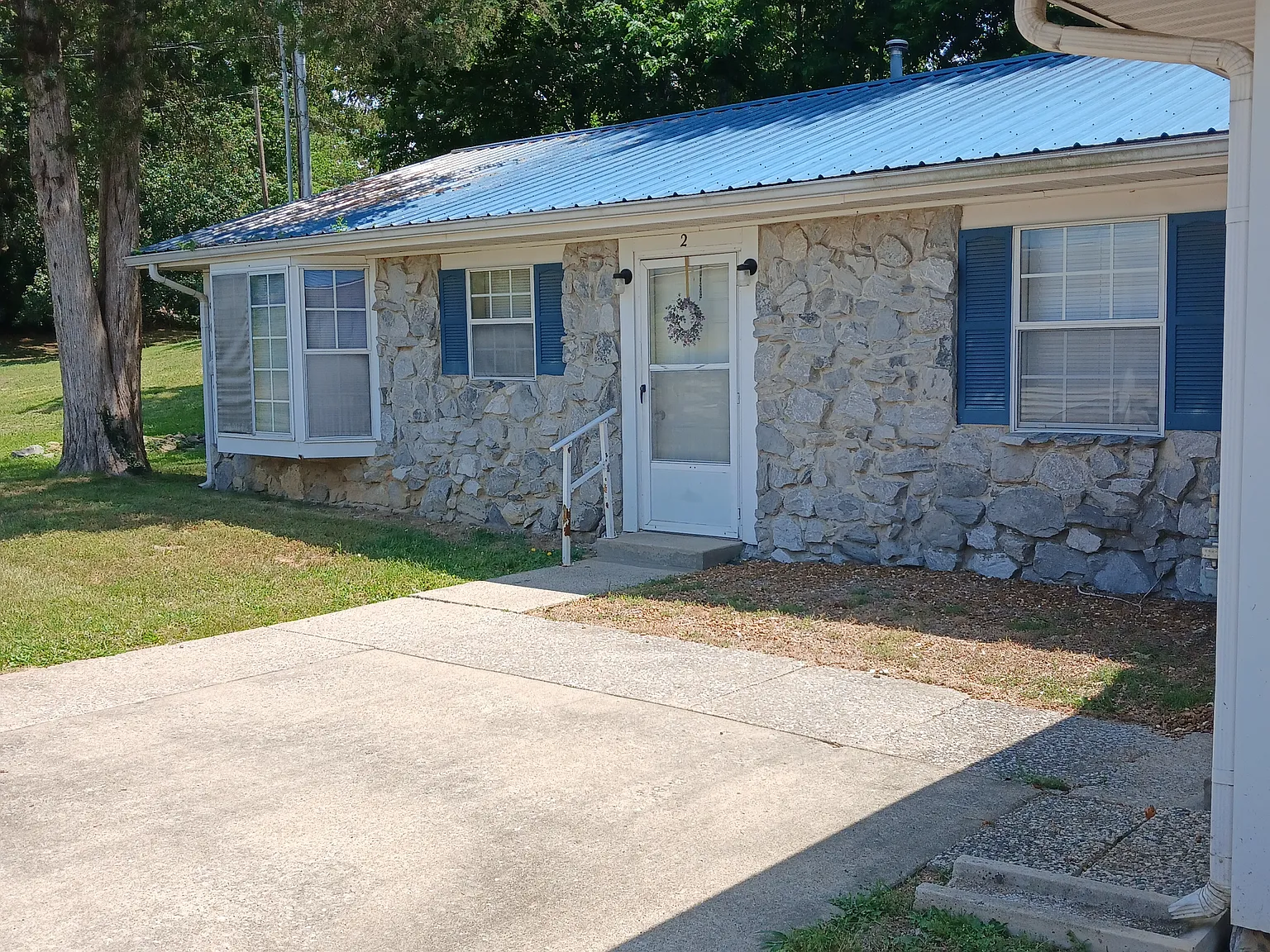 2 bed, 900 sqft, $800 — Photo 2