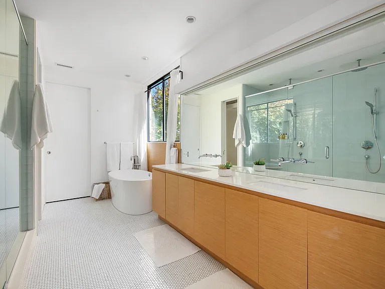 1020 Bellevue Dr NE — Photo 39