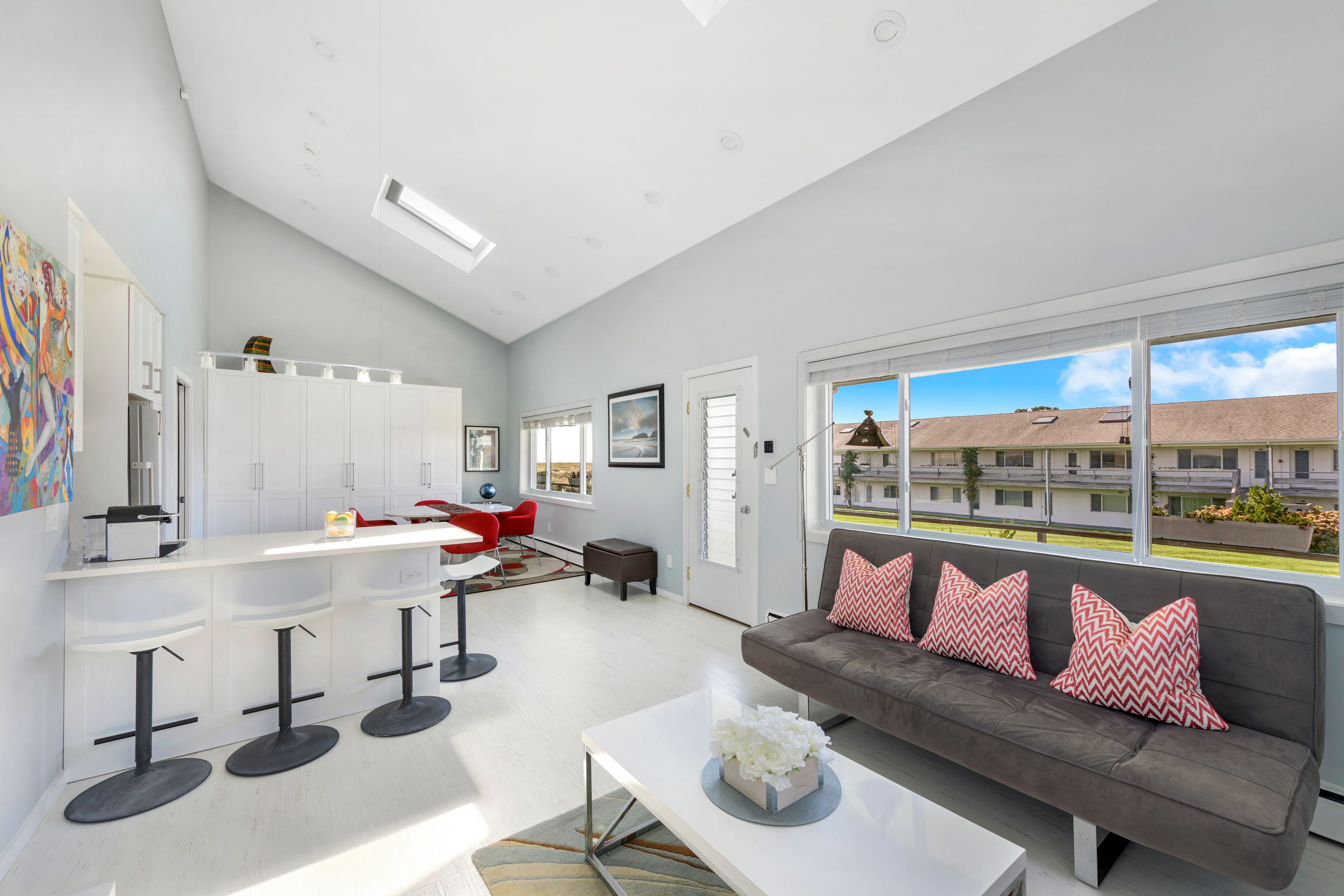 379 Bluff Rd Ocean Dunes, Amagansett, NY 11930 Out East