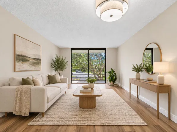 900 Colony Point Circle #205, Pembroke Pines, FL 33026