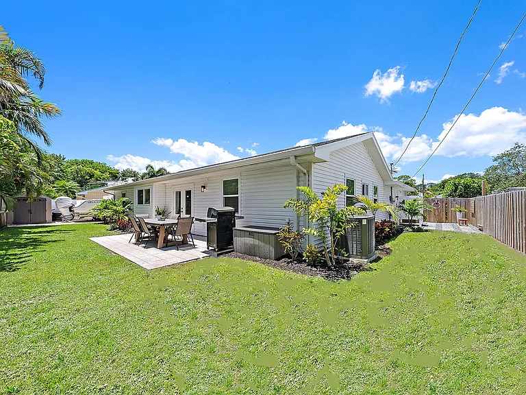 131 W Norfolk Rd — Photo 21