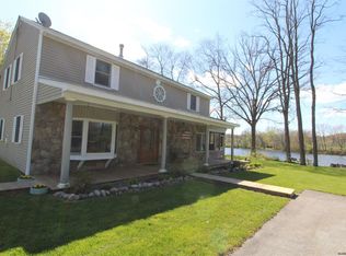 1105 River Rd, Troy, NY 12182