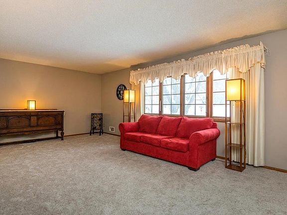 3rd image of 2335 Chalet Dr NE