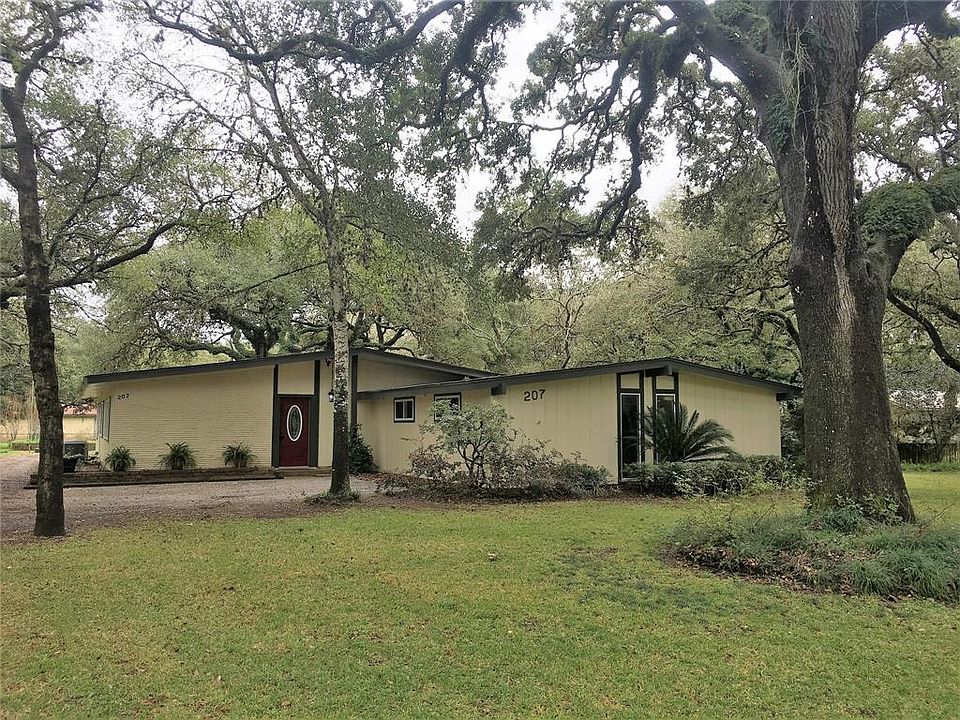 1st image of 207 King Dr