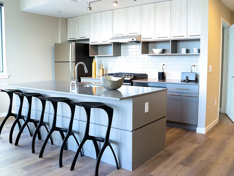 880 Pacific St — Photo 1