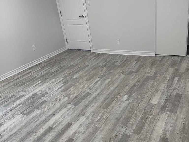 377 Martin St #LOWER — Photo 5