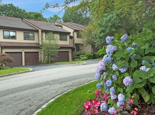 32 The Gln, Glen Head, NY 11545