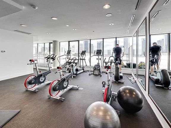4th image of 560 King St W #523