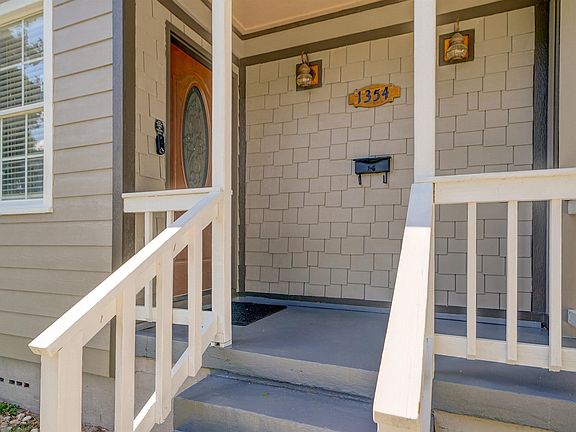 3rd image of 1354 River Hills Cir E