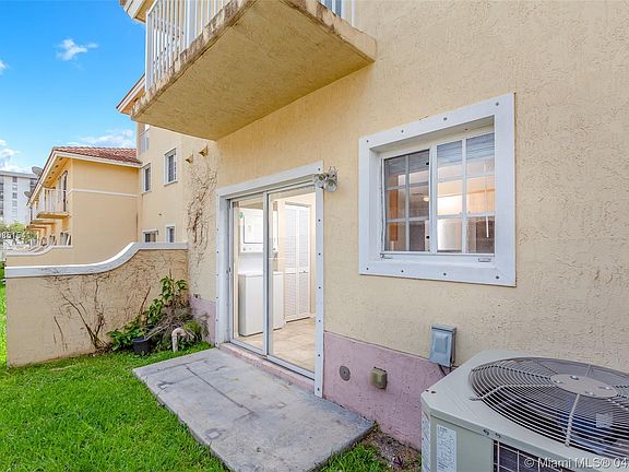 4th image of 2066 NE 167th St #1