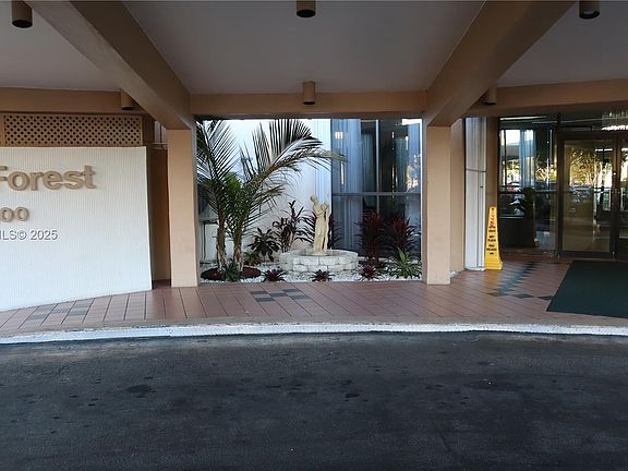 4th image of 900 Saint Charles Pl APT 419