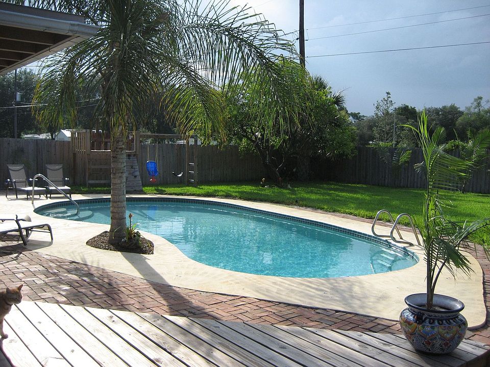 1st image of 2119 Woodcrest Dr