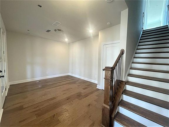 Inside the front door slider from front patio is an extra space to be used how best fits your lifest