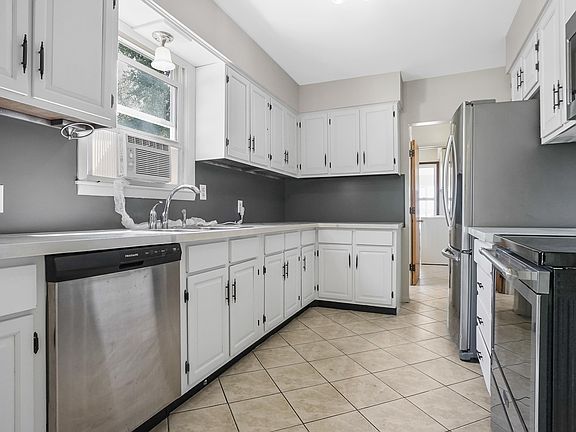 4th image of 5551 Pointe Tremble Rd