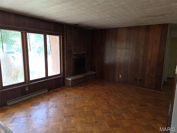 5th image of 208 E Madison St