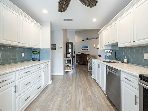 3rd image of 624 Windsor SQ #201