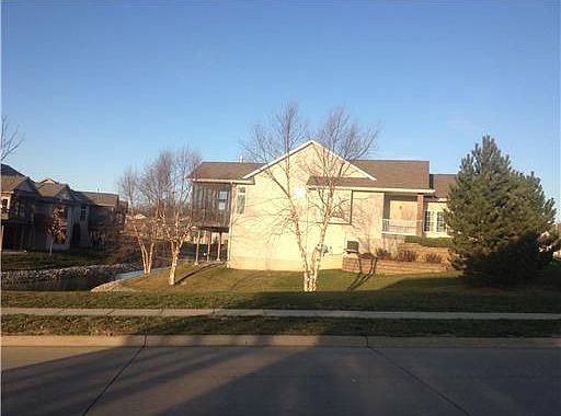2nd image of 11 Notting Hill Ln