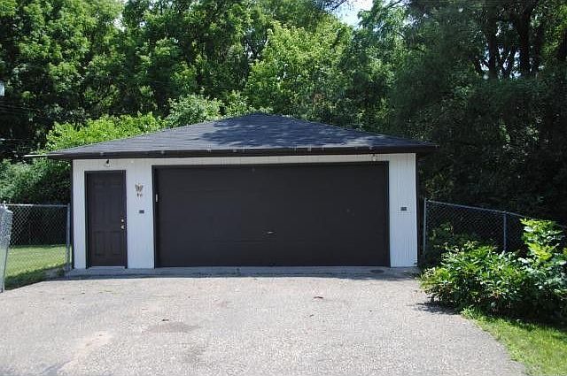 Huge 2+ car garage