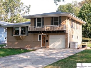 9104 Meadow Dr, Omaha, NE 68114