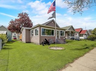 409 6th St, Baraboo, WI 53913