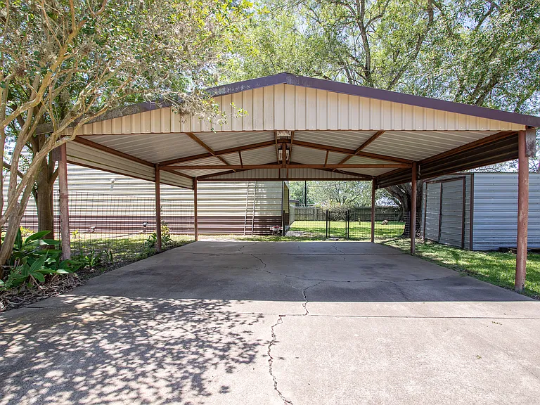 108 Russell Rd — Photo 4