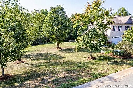 5th image of 132 Wheatfield Dr