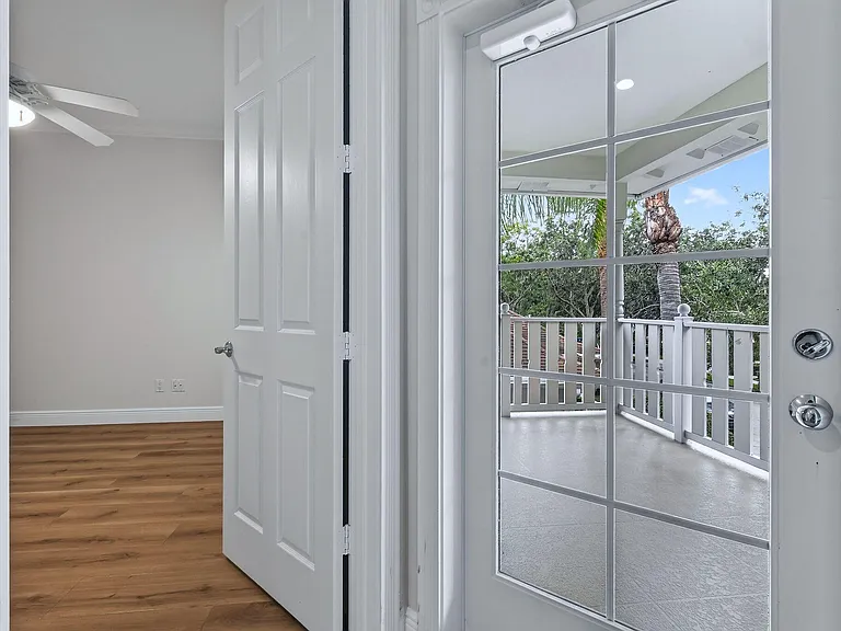 303 Caravelle Dr — Photo 43