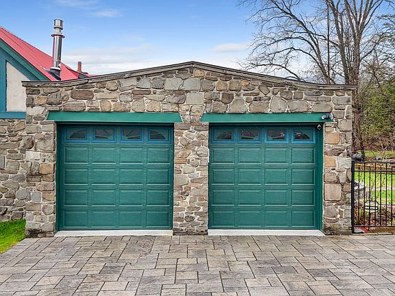3rd image of 161 Rosedale Dr