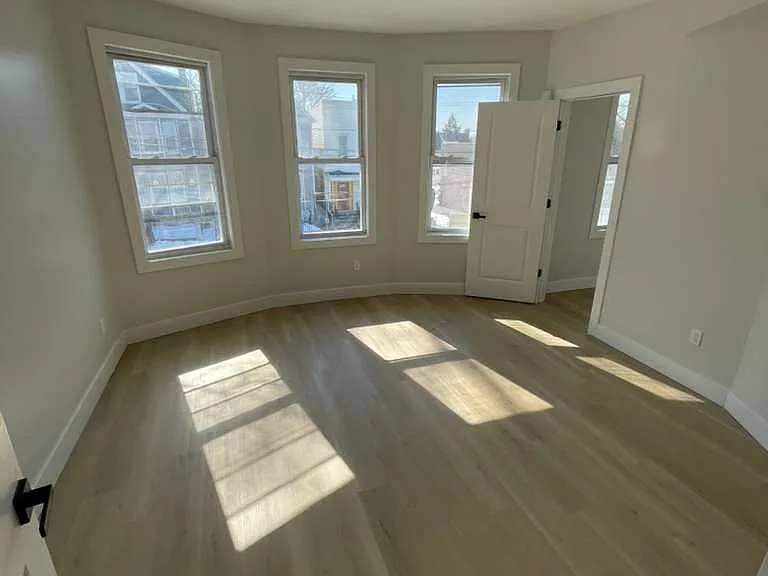 575 13th Ave #2F — Photo 1