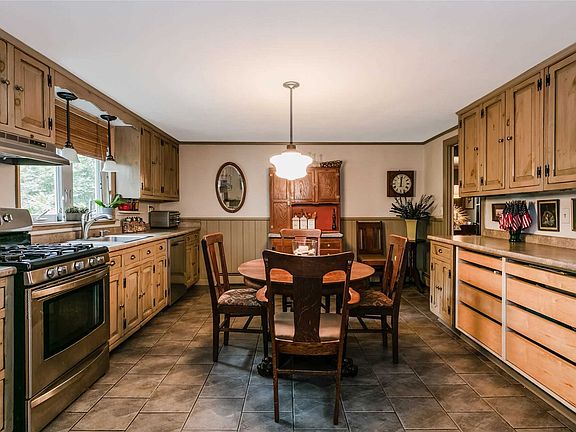 3rd image of 215 Candee Ave