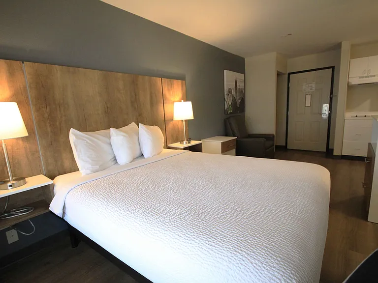 Studio Suite - 1 Queen Bed