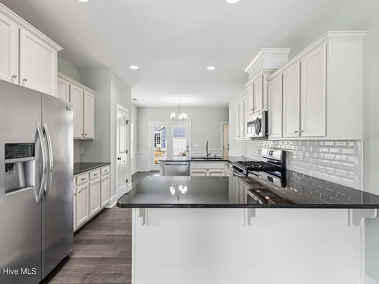 359 Hanover Lakes Dr — Photo 7
