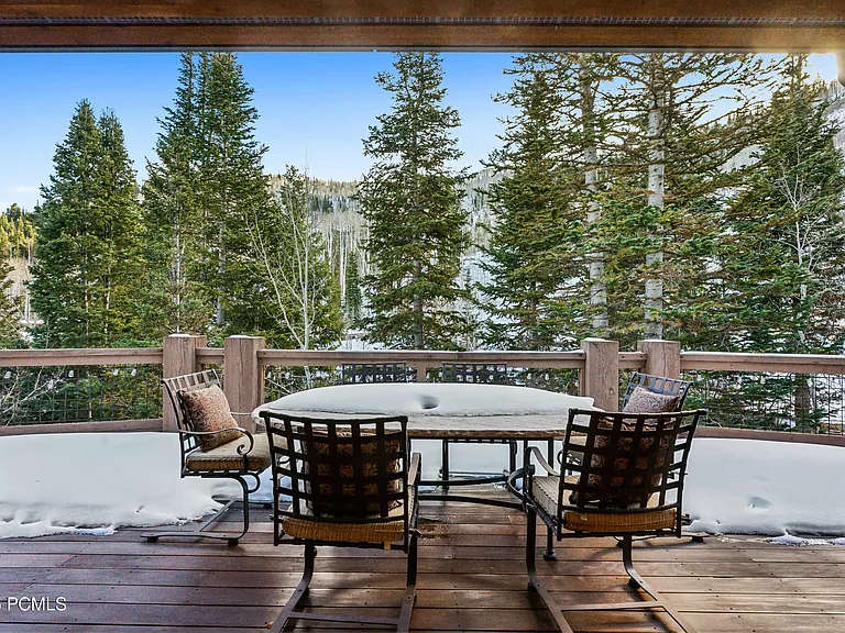 2520 Bear Hollow Dr — Photo 9