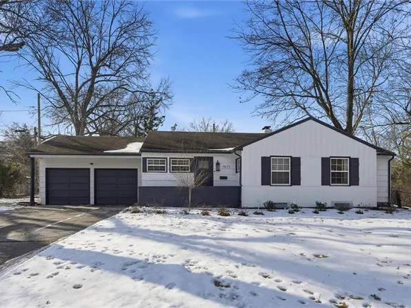 7651 Tomahawk Rd, Prairie Village, KS 66208