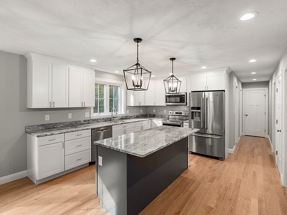 5th image of 146 Wachusett St